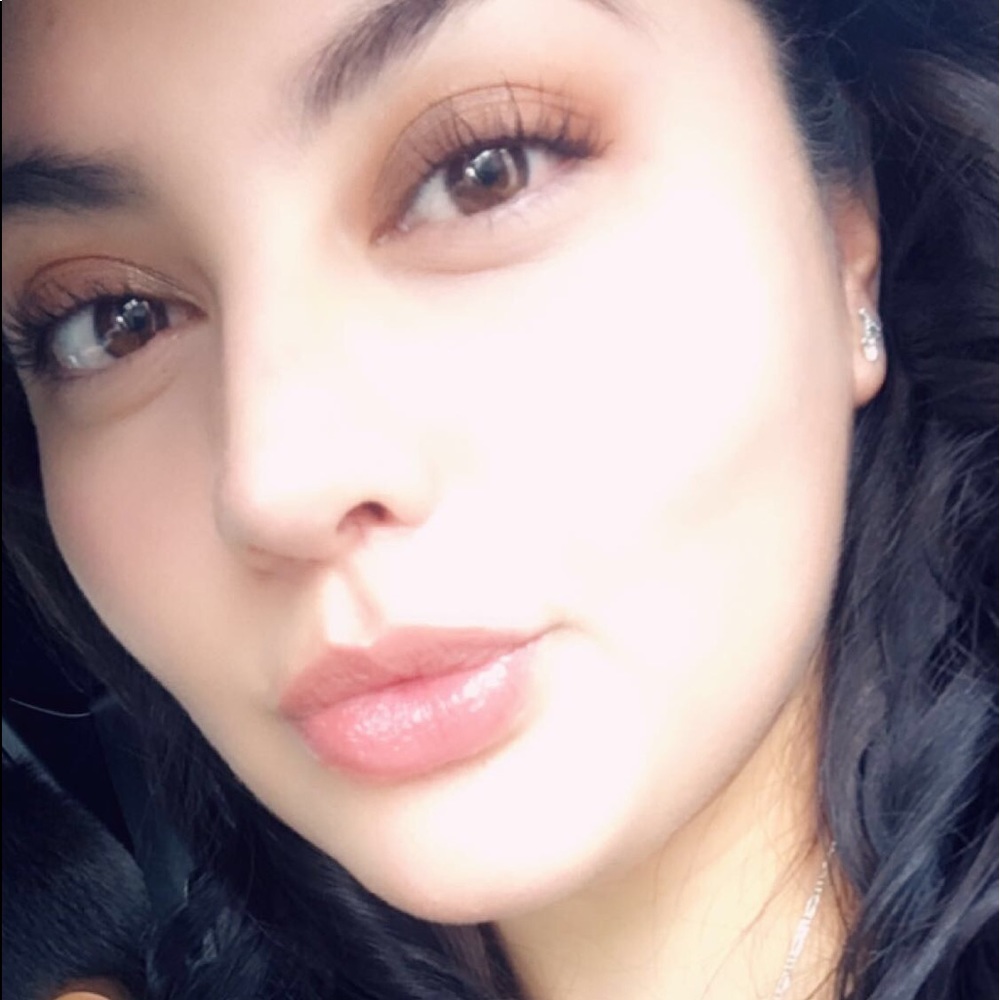 Meet your Posher, Ana